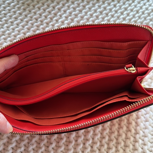 Coach cross grain embossed logo 10” wristlet w/removable strap. 6 cc slots - Picture 11 of 11